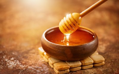 Hooikoorts? Honing van lokale bijen kan goed helpen